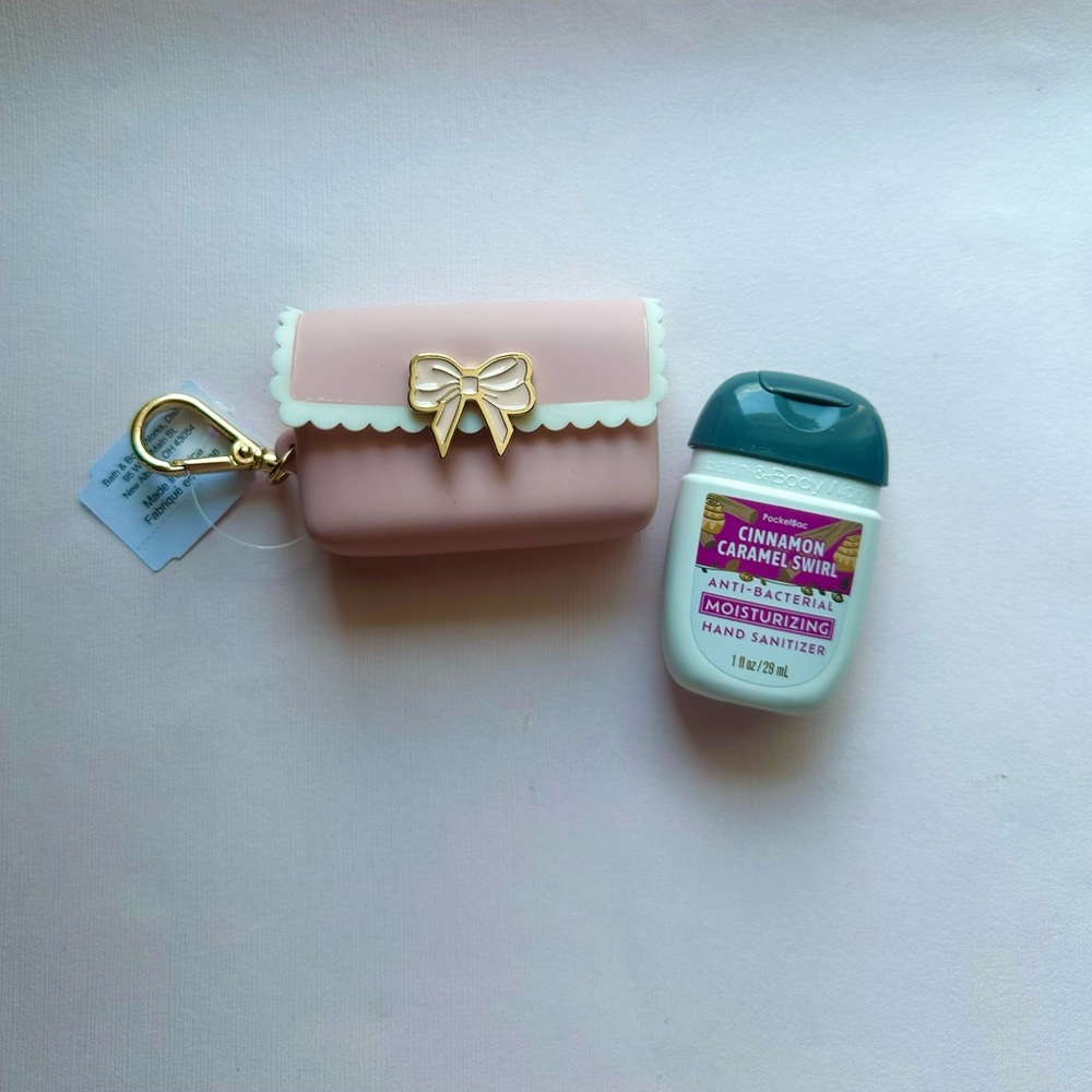 Bath & Body Works 2025 Pocketbac Keychain Pink Purse W/Bow Holder w/Sanitizer